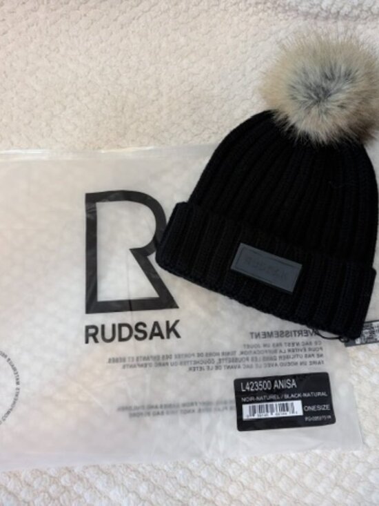 ? RUDSAK Anisa Black Knit Beanie Hat w/ Natural Fur Pom Pom NWT One Size ?